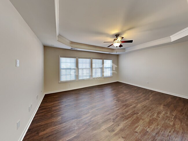 Building Photo - 407 Pinoak Dr