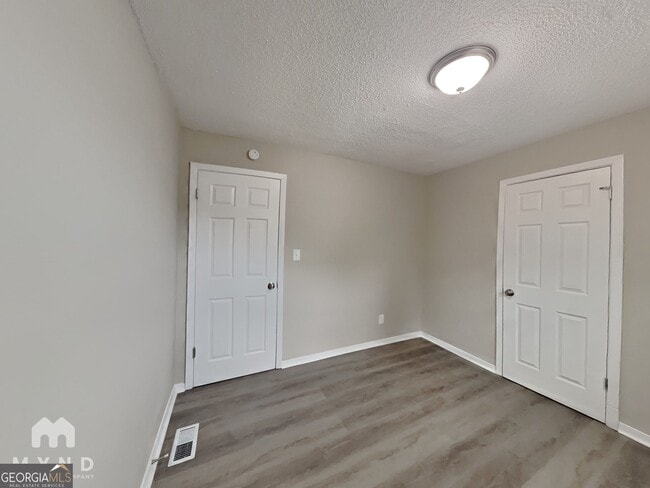 Building Photo - 406 Blair Villa Dr SE