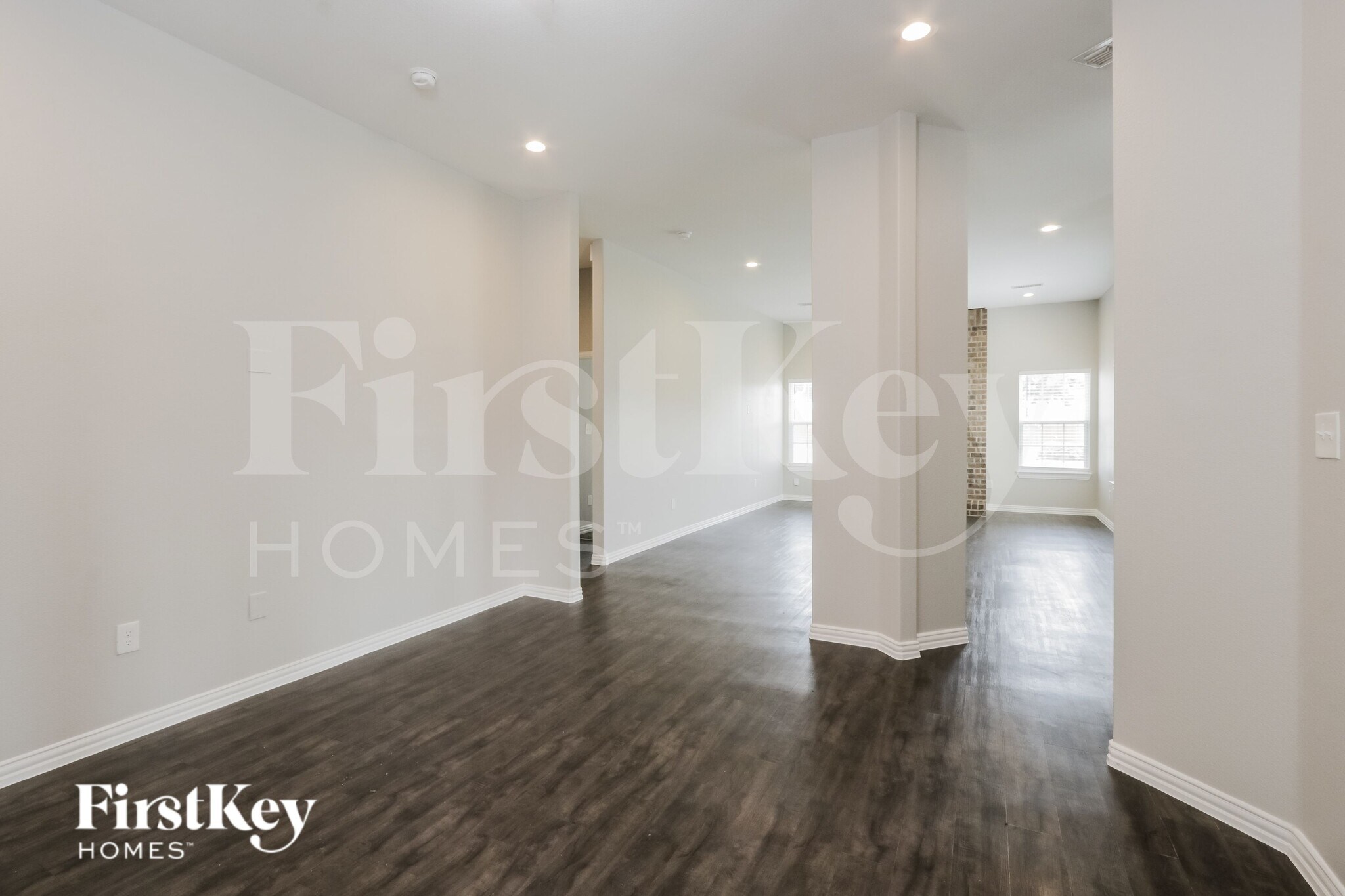 Building Photo - 1633 Mockingbird Ln