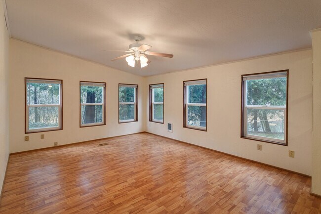 Building Photo - 3 Bedroom 1.75 Bath Mobile Home with Garag...