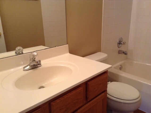 Building Photo - 725 Kent Cir