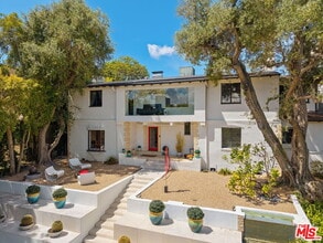 Building Photo - 1323 Club View Dr