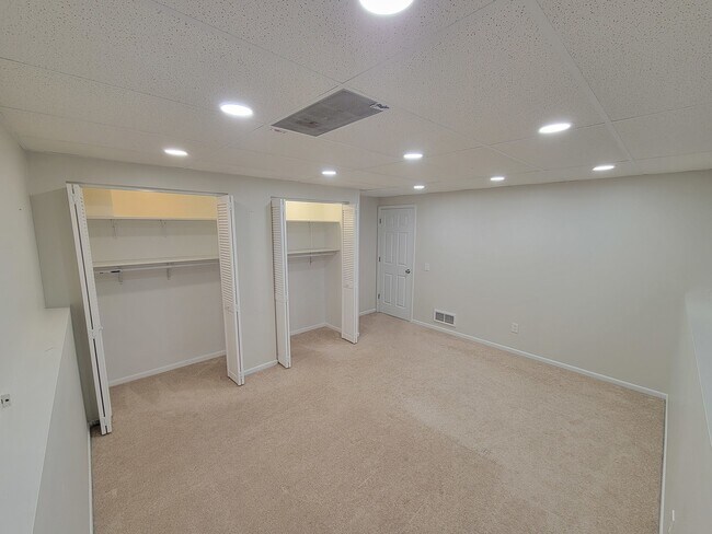 Building Photo - 203 Meadows Dr