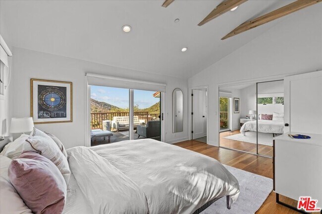 Building Photo - 2373 Tuna Canyon Rd