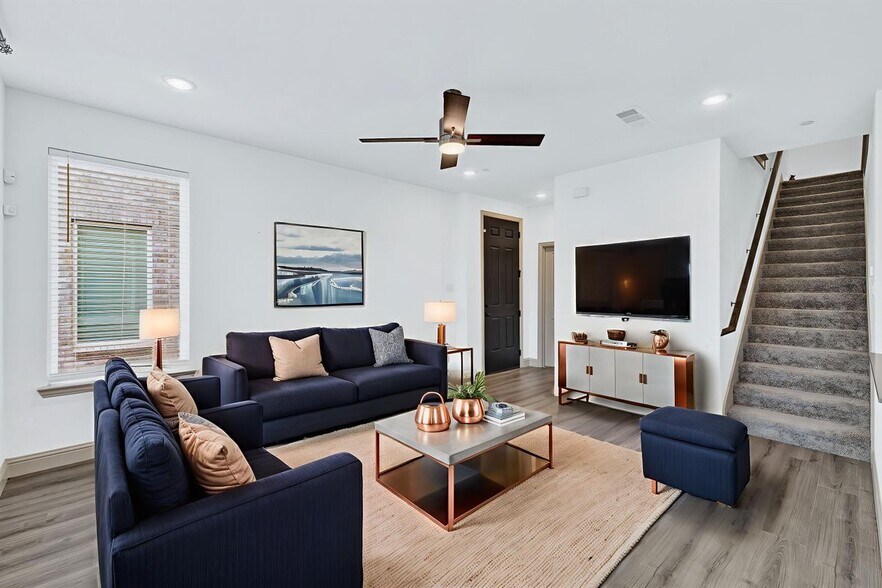 Building Photo - 1320 Hill Country Pl