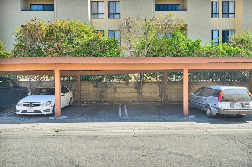 Building Photo - 15155 Sherman Way