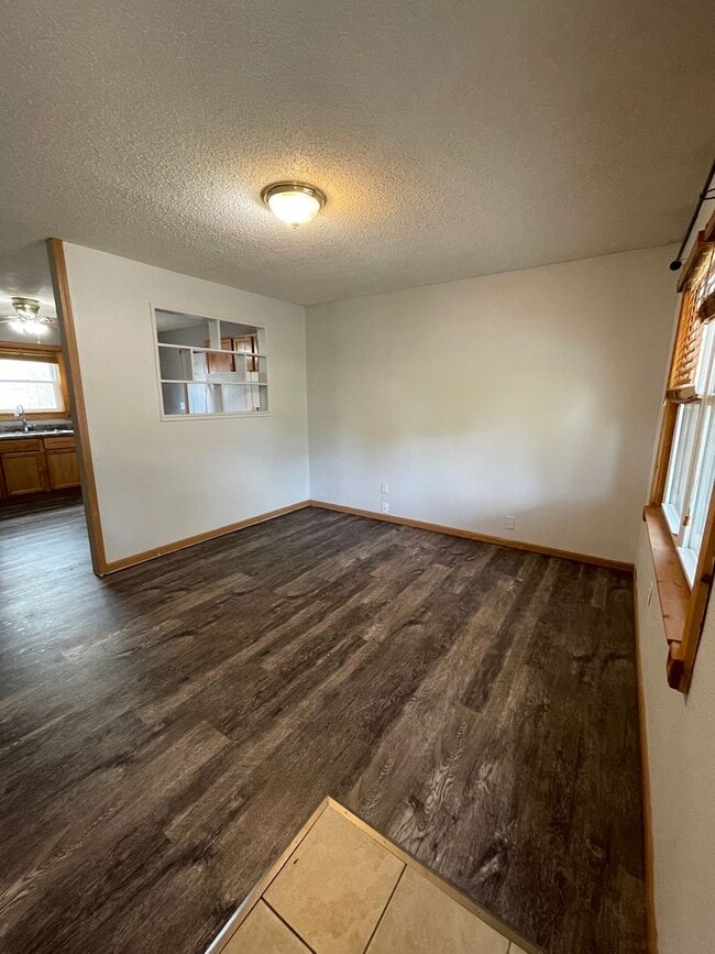 Building Photo - 3 Bed, 1 Bath Home for rent. One level living!