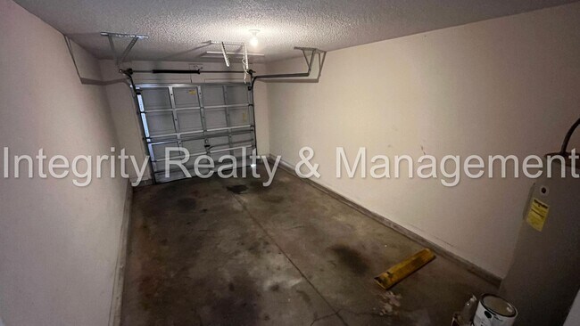 Building Photo - 4745 Playschool Dr