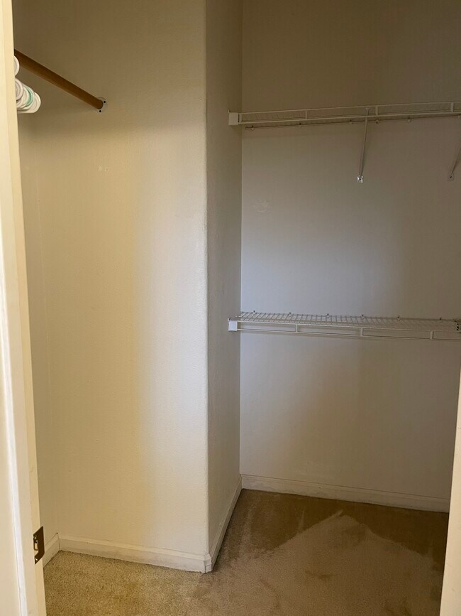 Building Photo - 550 Hearth Way