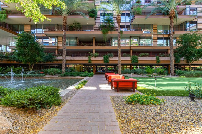 Building Photo - 7137 E Rancho Vista Dr