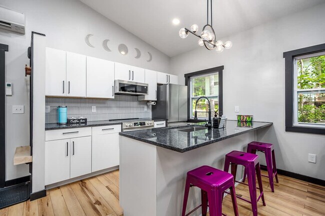 Building Photo - 288 Stone Wall Rd