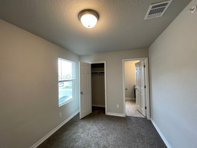 Building Photo - Townhome for rent