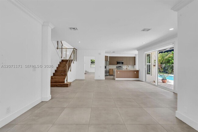 Building Photo - 3433 SW 52nd Ave