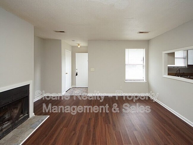 Building Photo - 204A Miami St