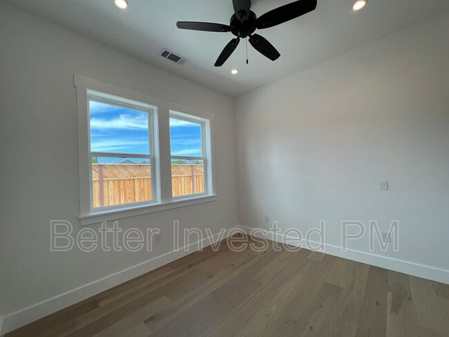 Building Photo - 4579 Lambert Dr