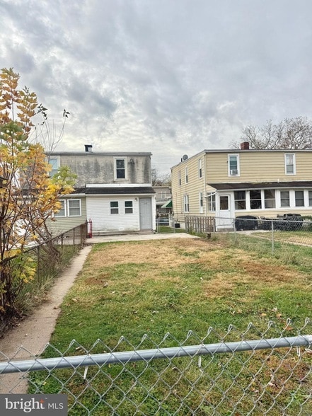 Building Photo - 1235 Maple St