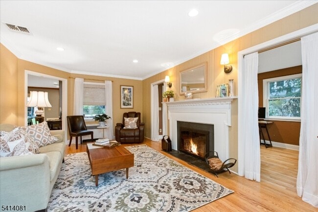 Building Photo - 460 Grove St