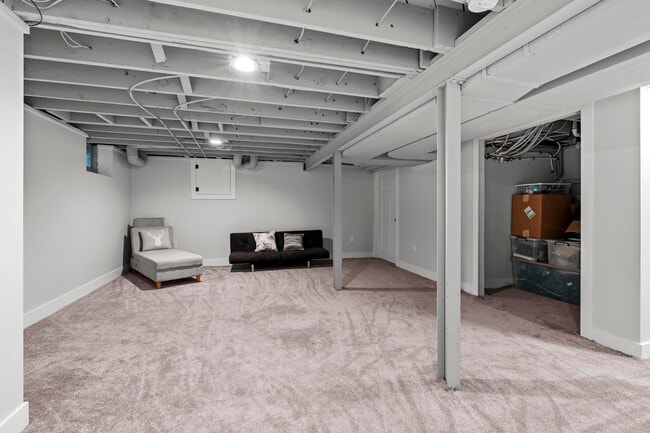 Building Photo - 718 N Alexander Ave