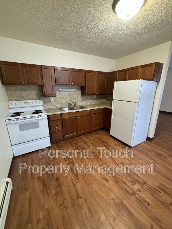 Building Photo - 132 6th Ave N