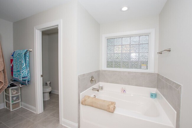 Building Photo - 516 Transom Wy
