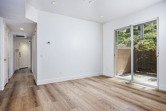 Building Photo - Charming Ground-Level Condo in California ...