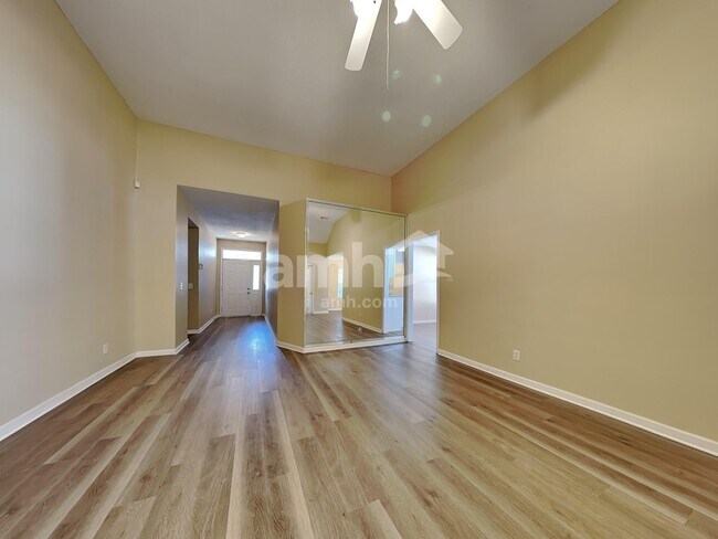 Building Photo - 263 Silver Brook Cir