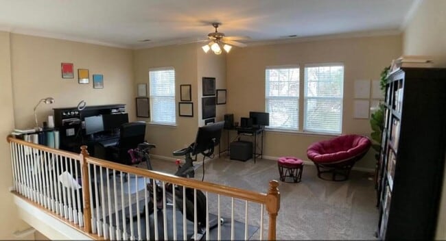 Building Photo - Meticulously maintained 3 bed, fenced yard...