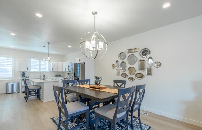 Building Photo - 408 S 680 E