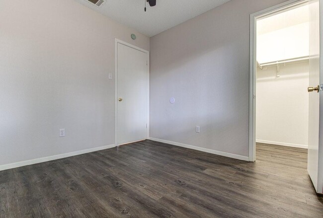 Building Photo - 12922 Meehan Dr