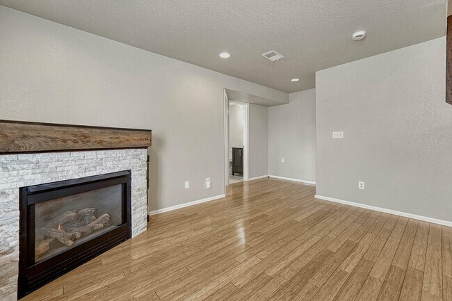 Building Photo - 12724 Henson Creek St