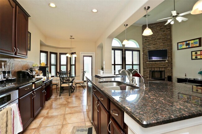 Building Photo - 26715 Richwood Oaks Dr