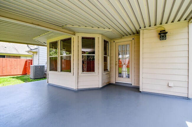 Building Photo - 11707 Turtle Lake Dr