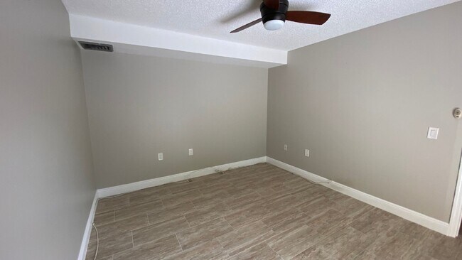 Building Photo - 1522 15th Terrace
