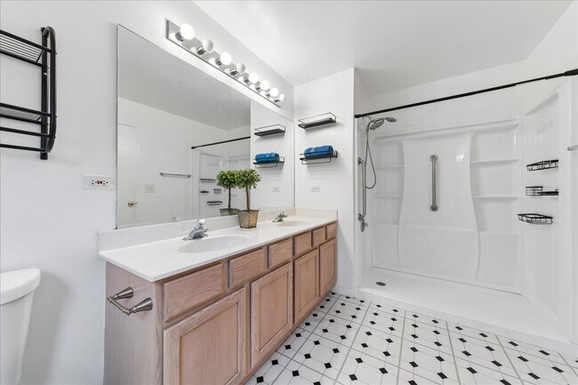 Building Photo - 10562 Casselberry N