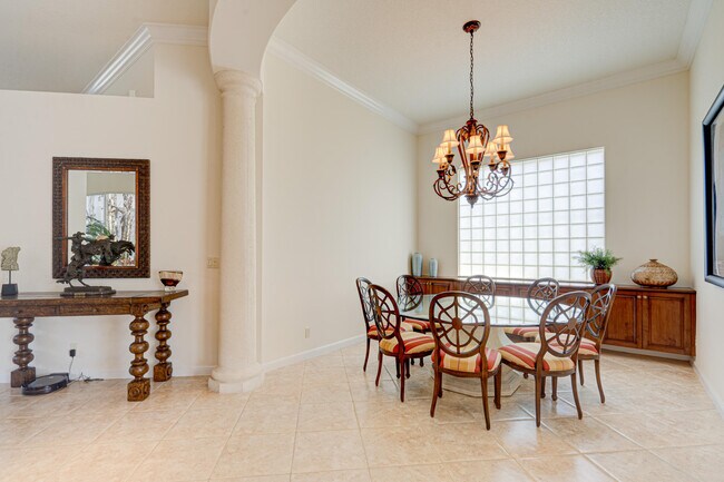 Building Photo - 119 Esperanza Way