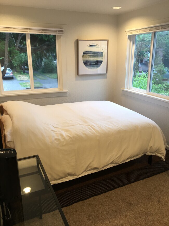 Building Photo - 609 N 48th St