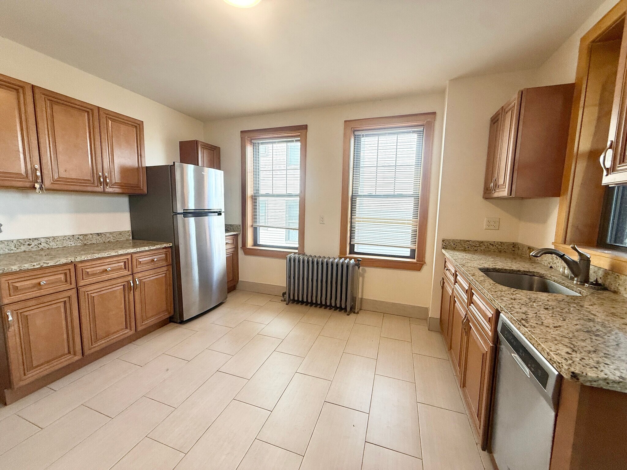 Building Photo - 149 Hillside St