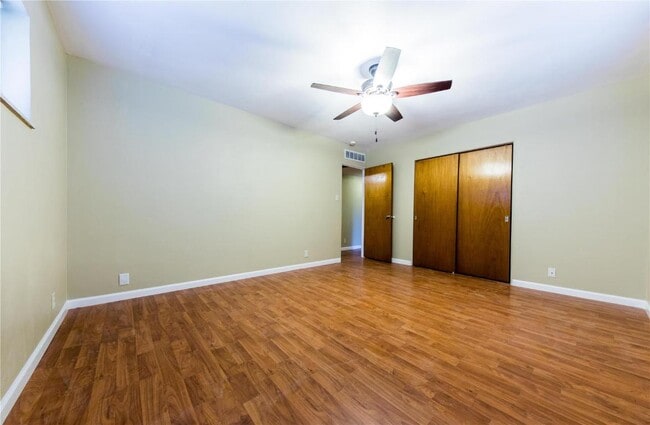 Building Photo - 18 Forsythia Ln