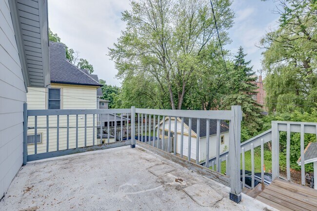 Building Photo - 30 Olcott St