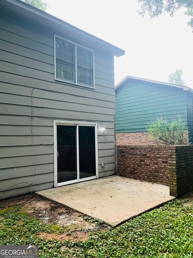 Building Photo - 606 Elm St