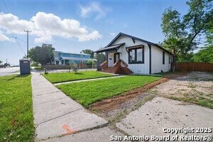 Building Photo - 727 Hammond Ave