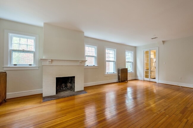 Building Photo - Classic Chevy Chase Charm in NW DC Availab...