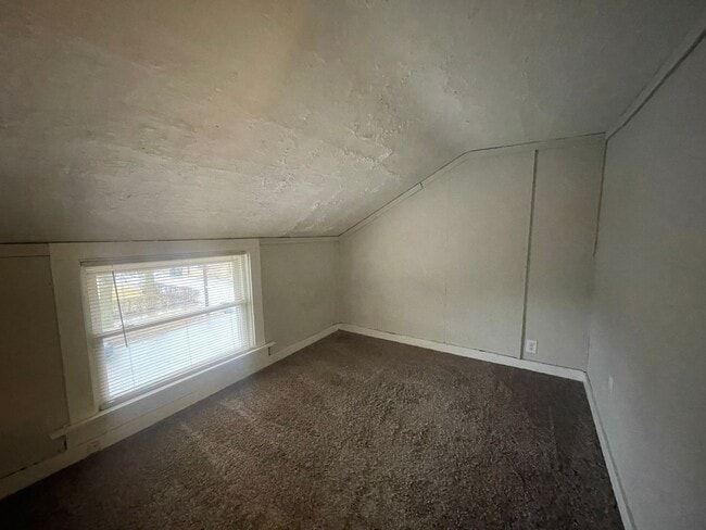 Building Photo - 4BD/1.5BA Home For Rent In Valpo