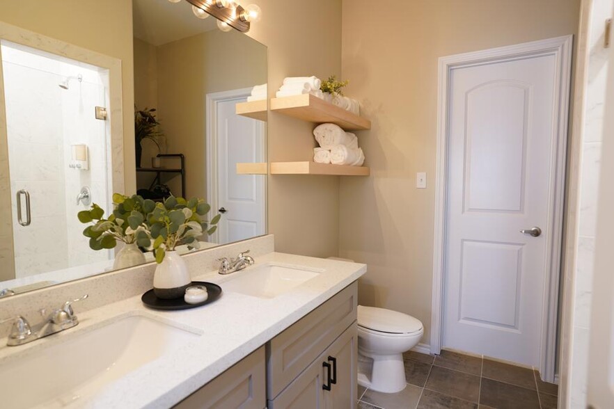 Master Bathroom - 5908 Sandpiper Ave