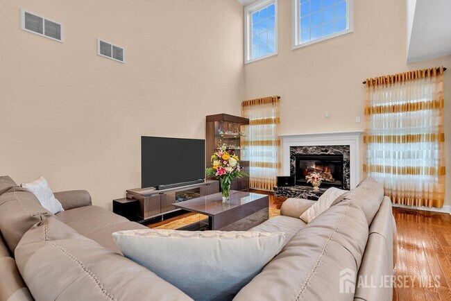 Building Photo - 47 McCormick Ave N