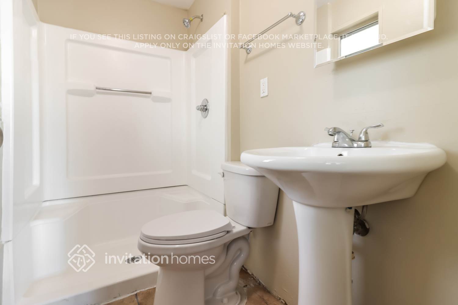 Building Photo - 8541 Jacaranda Ave