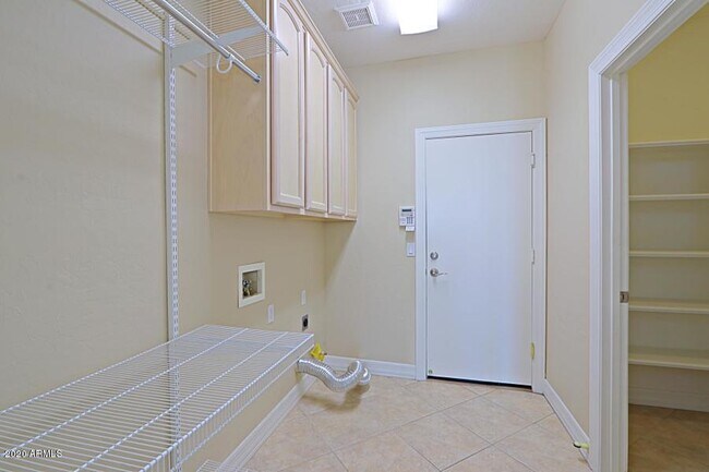 Building Photo - 9311 E Cavalry Dr