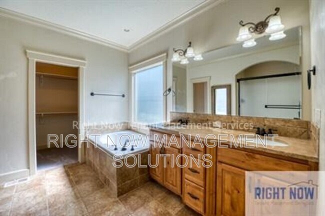 Building Photo - 1076 W Stanhope St