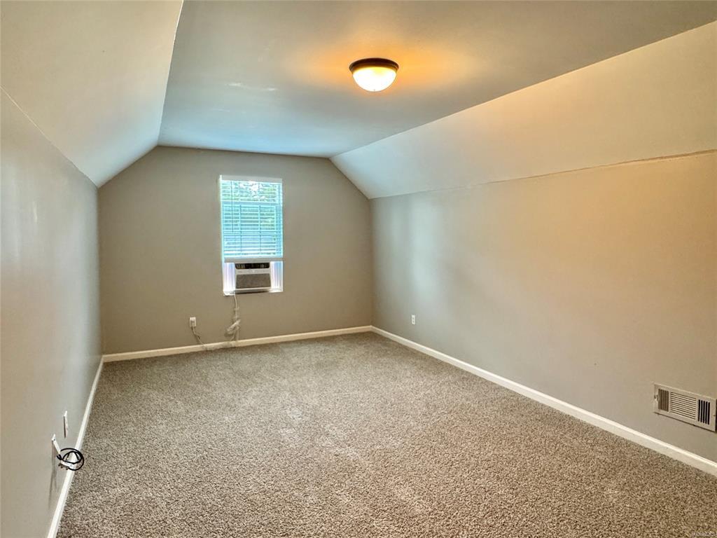 Building Photo - 697 Chatsworth Dr