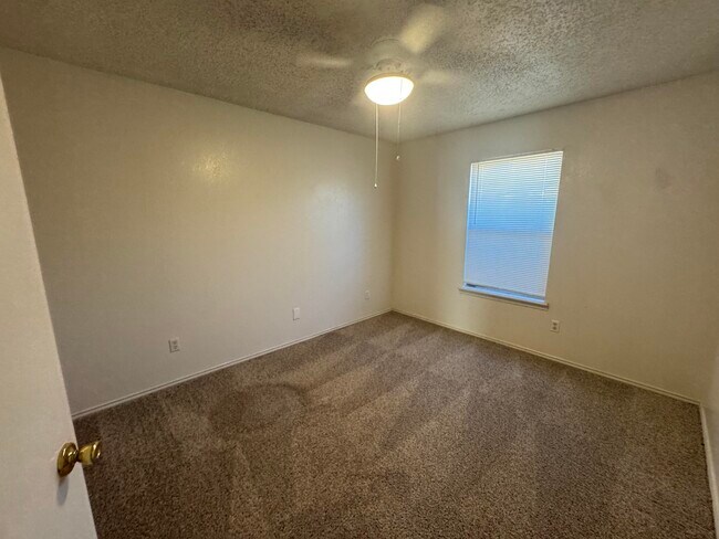 Building Photo - 11 Wagnon Dr